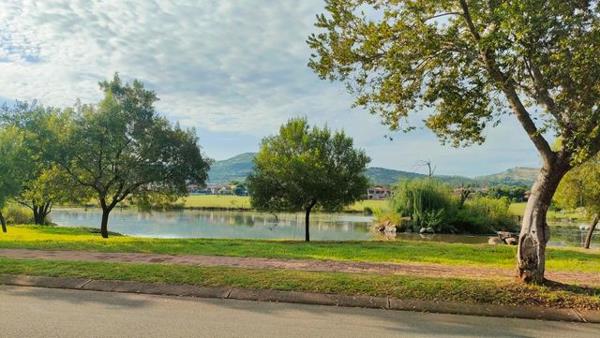 1 597 m² Land