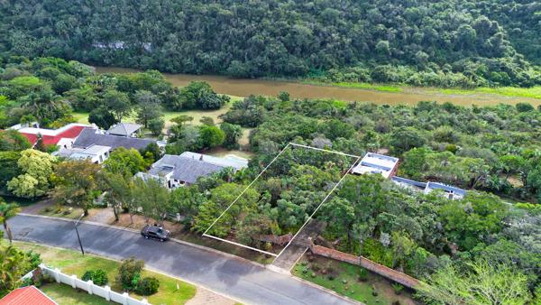 765 m² Land