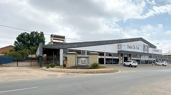 3 300 m² Commercial space