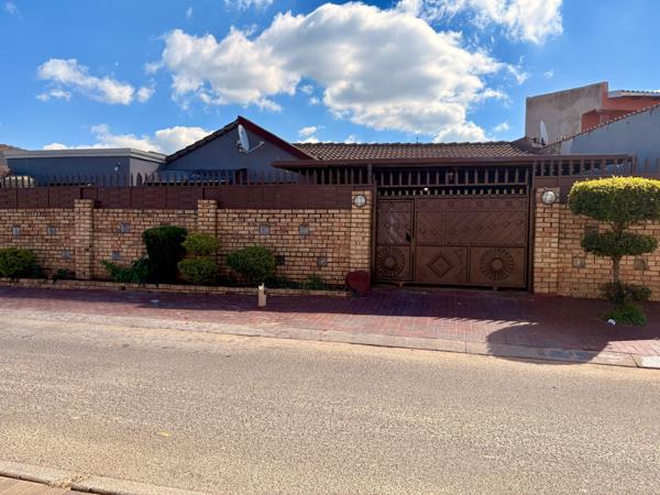 6 Bedroom House