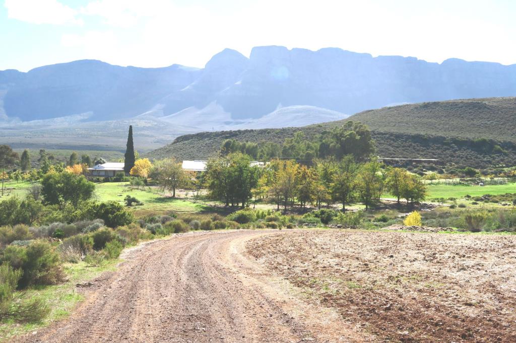 754.6 ha Farm