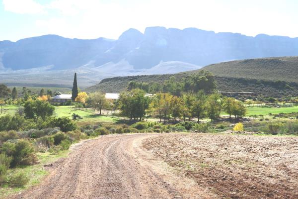 754.6 ha Farm