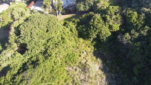 1 045 m² Land