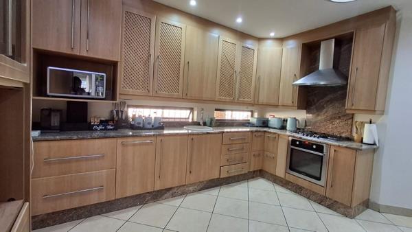 6 Bedroom House