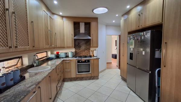 6 Bedroom House