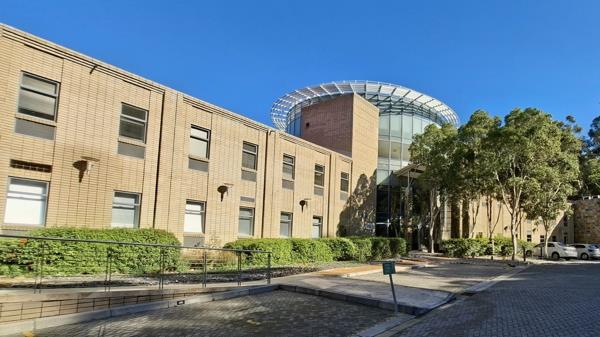 967 m² Commercial space