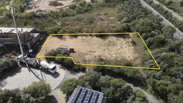 1 865 m² Land