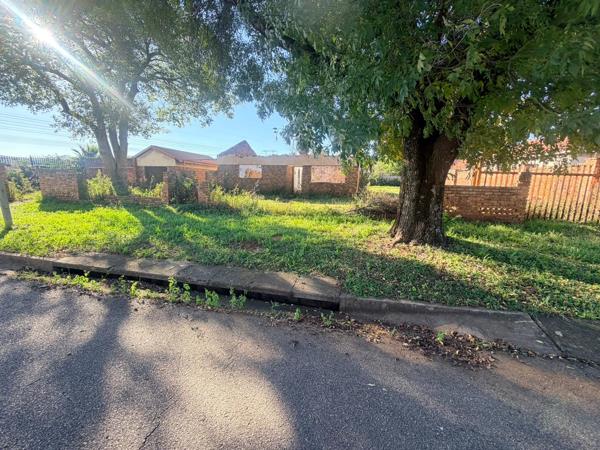 1 800 m² Land