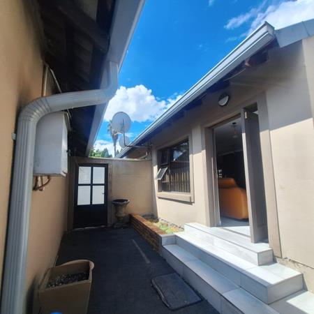 6 Bedroom House