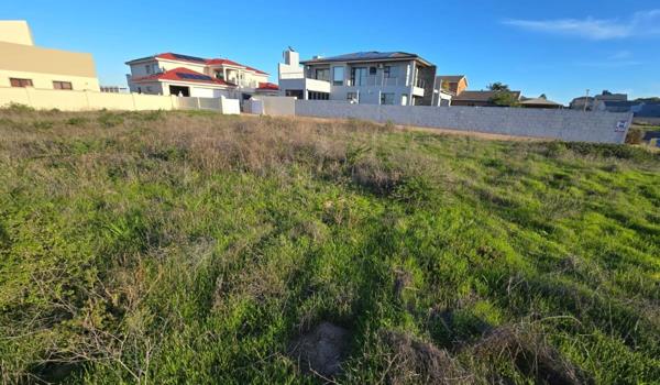 728 m² Land