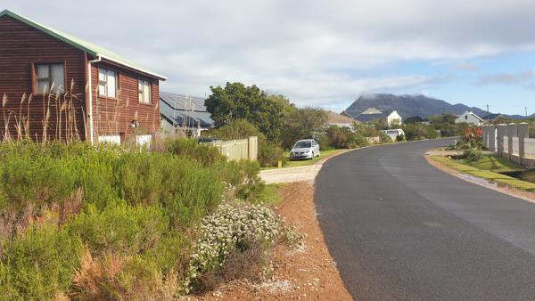 600 m² Land
