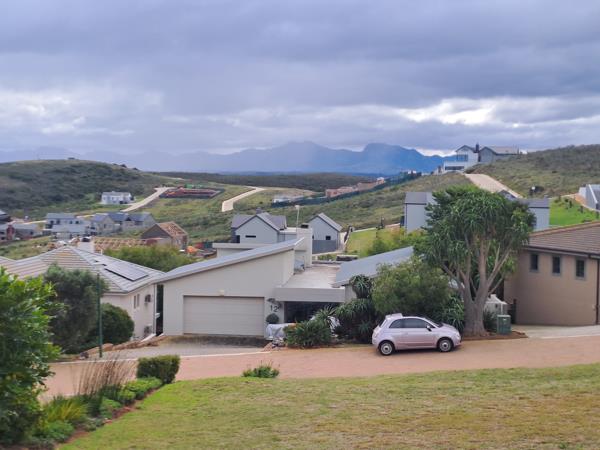 595 m² Land