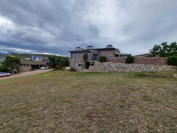 595 m² Land