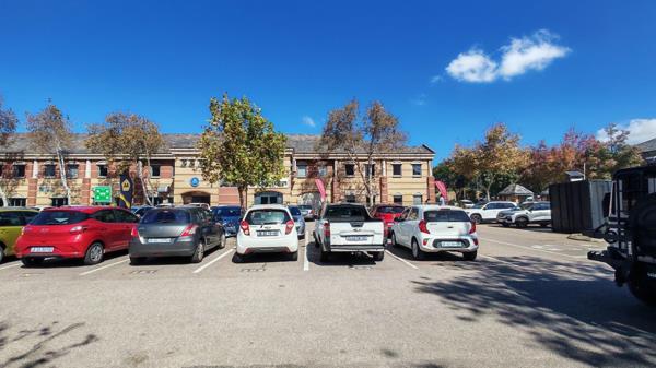 327 m² Office Space