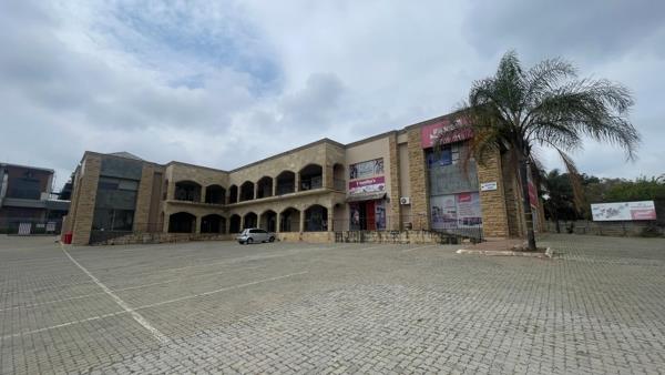 2 618 m² Retail Space
