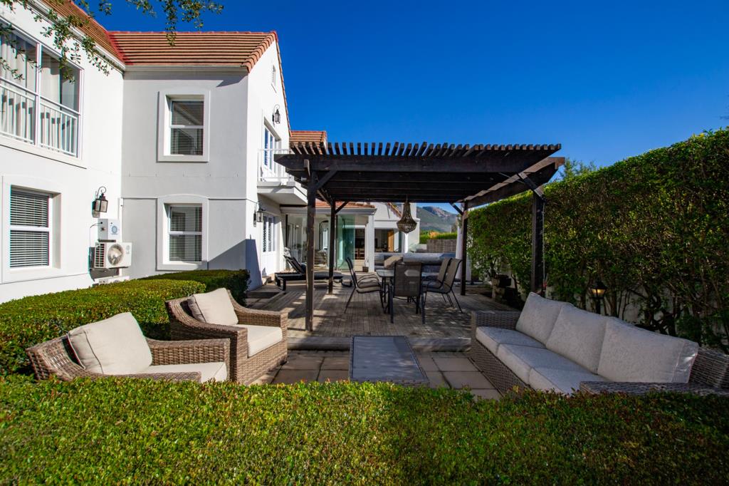 5 Bedroom House