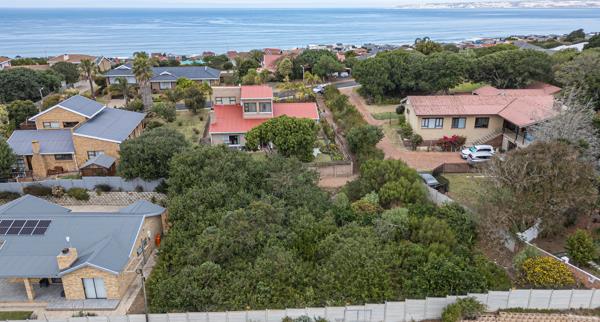 845 m² Land