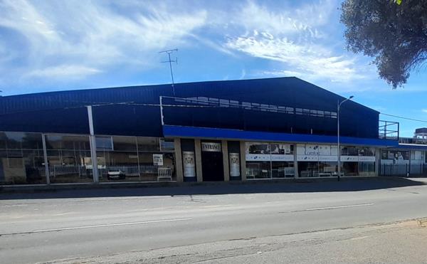 1 100 m² Commercial space