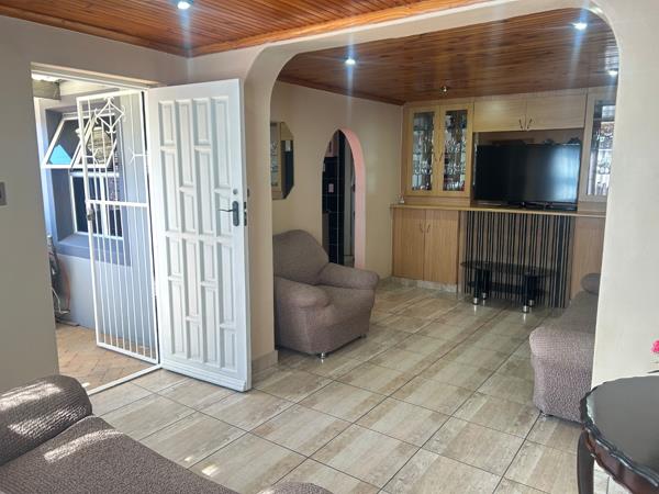 6 Bedroom House