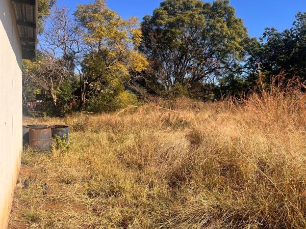1 400 m² Land