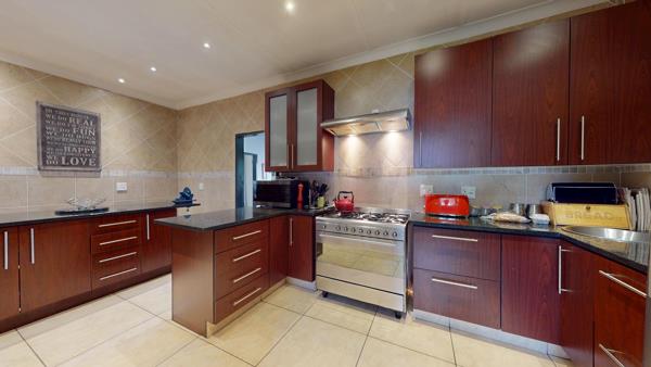 6 Bedroom House