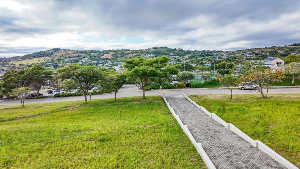 2 013 m² Land