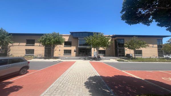 738 m² Office Space