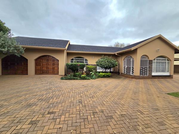 6 Bedroom House