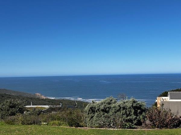 1 030 m² Land