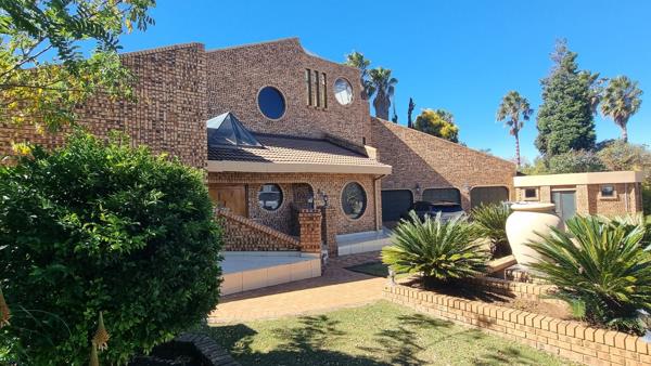 6 Bedroom House