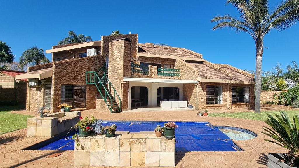 6 Bedroom House
