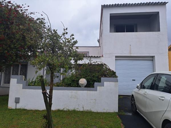 6 Bedroom House