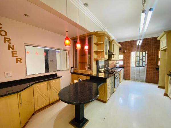 6 Bedroom House