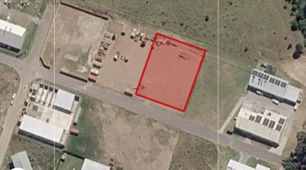 2 000 m² Land
