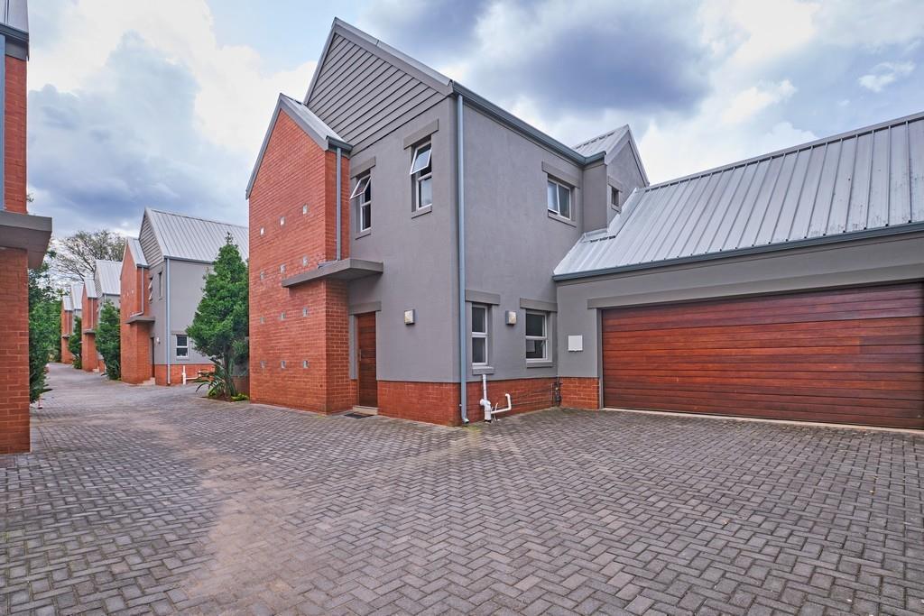 4 Bedroom Townhouse in Linden