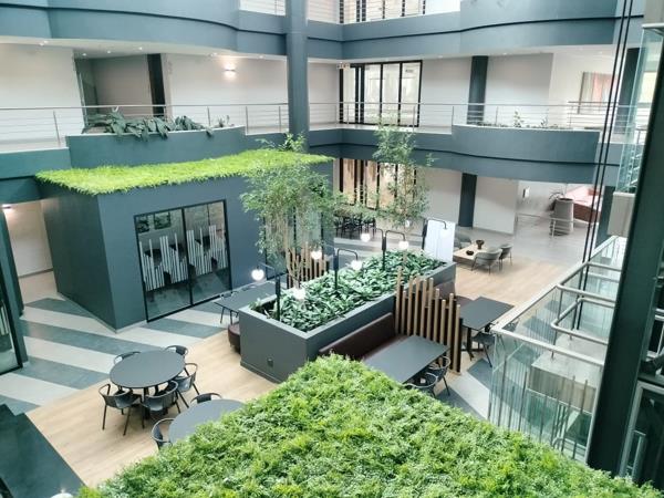 584 m² Commercial space