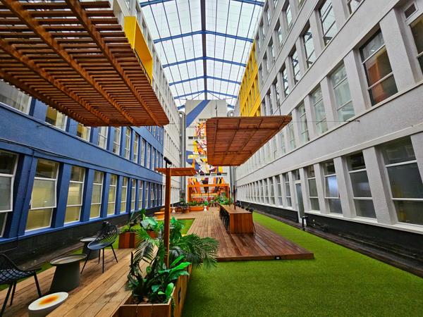 673 m² Commercial space