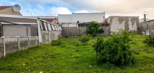 330 m² Land