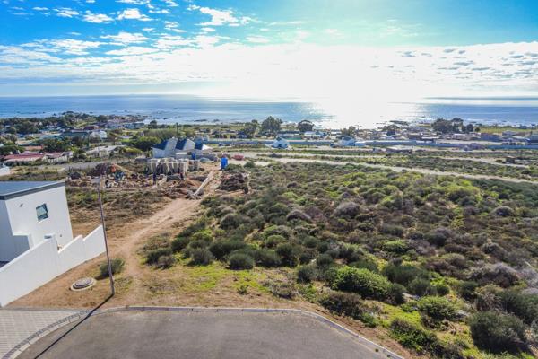 348 m² Land