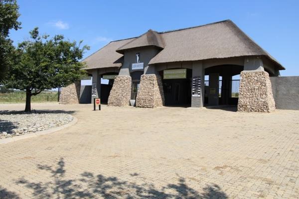 2 000 m² Land
