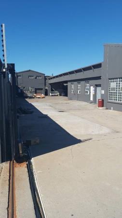 1 049 m² Industrial space