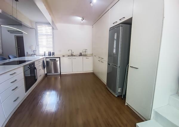 4 Bedroom Townhouse