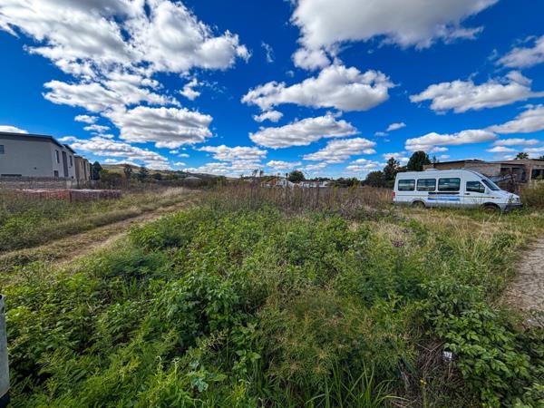 1 425 m² Land