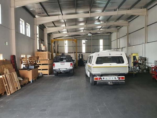 1 200 m² Commercial space