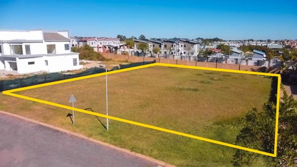 1 600 m² Land