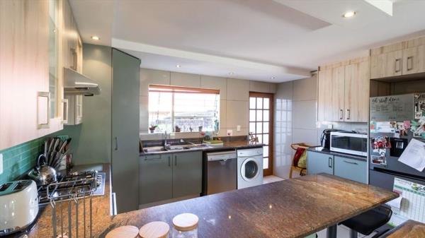 4 Bedroom Townhouse