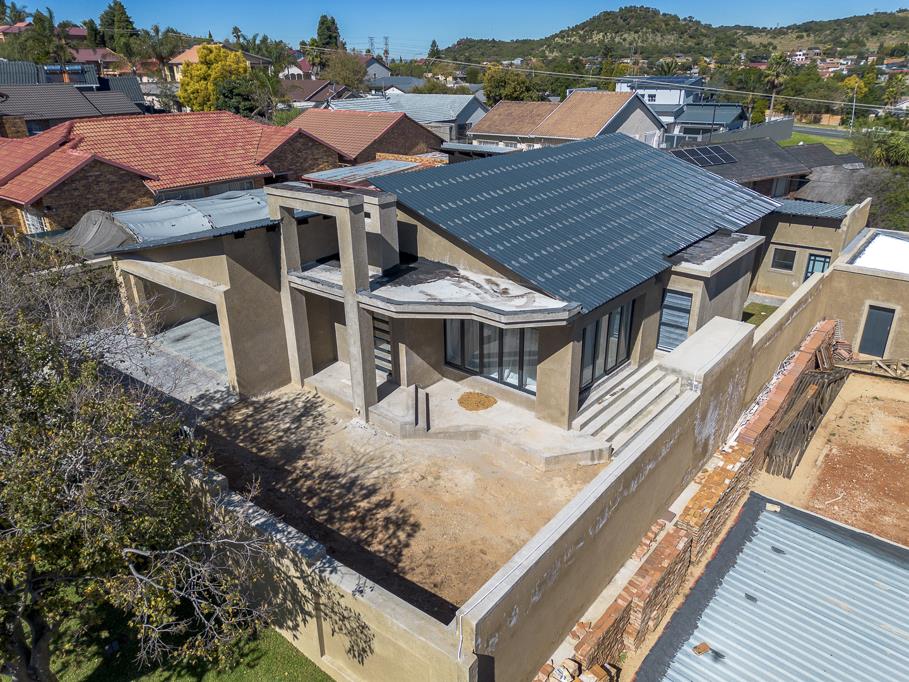 6 Bedroom House