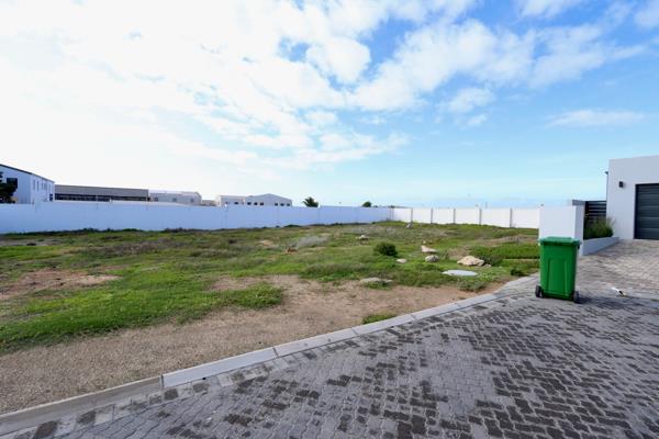 444 m² Land
