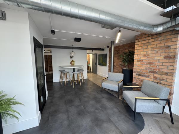 242 m² Commercial space