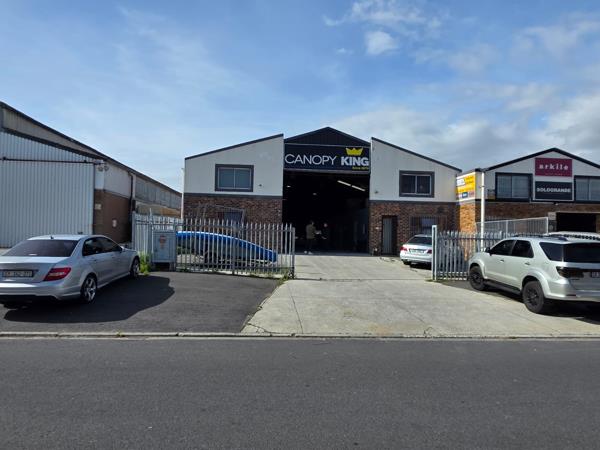 586 m² Industrial space